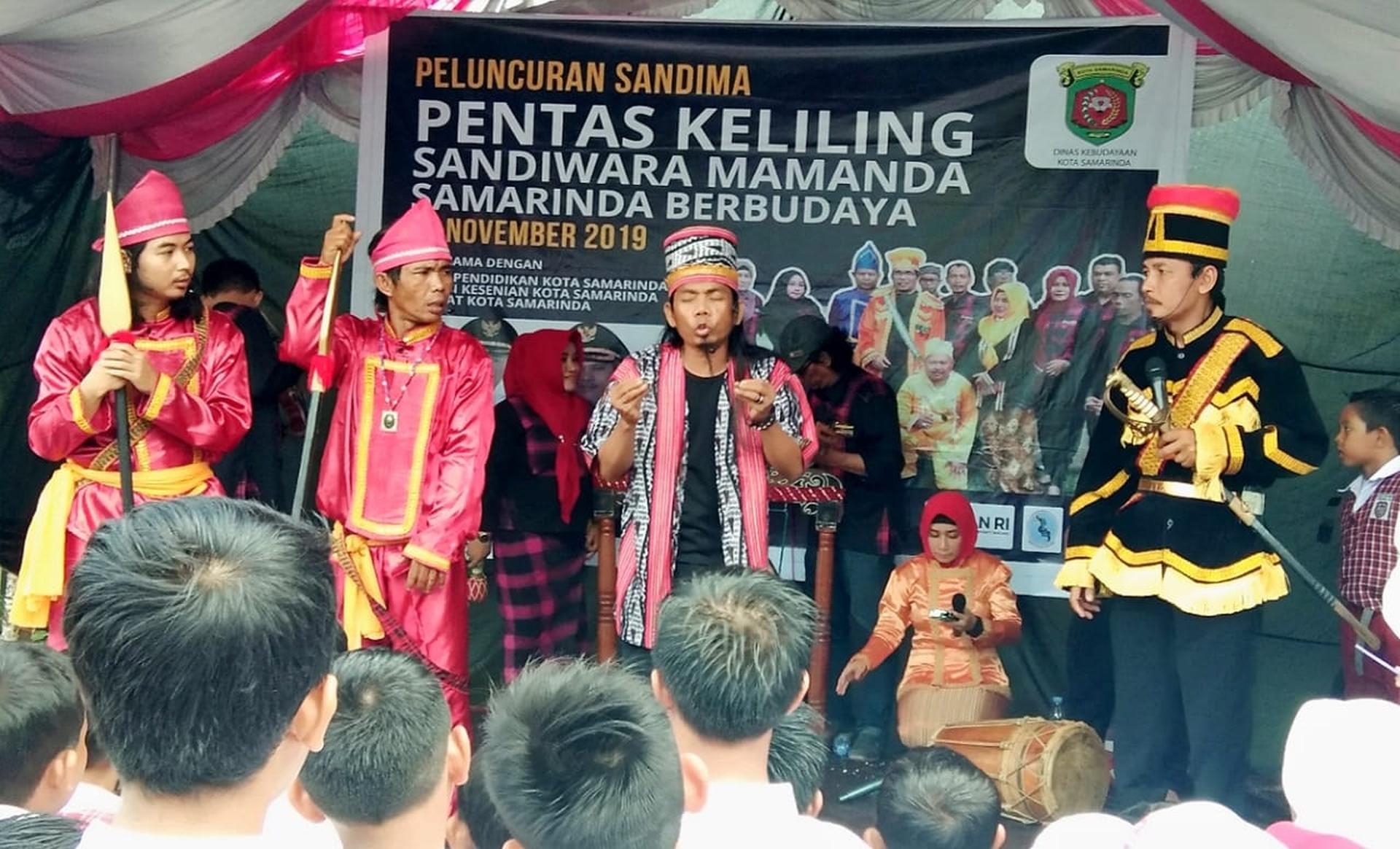 Barkati Resmikan Pentas Keliling " SANDIMA " ke Sekolah - Sekolah